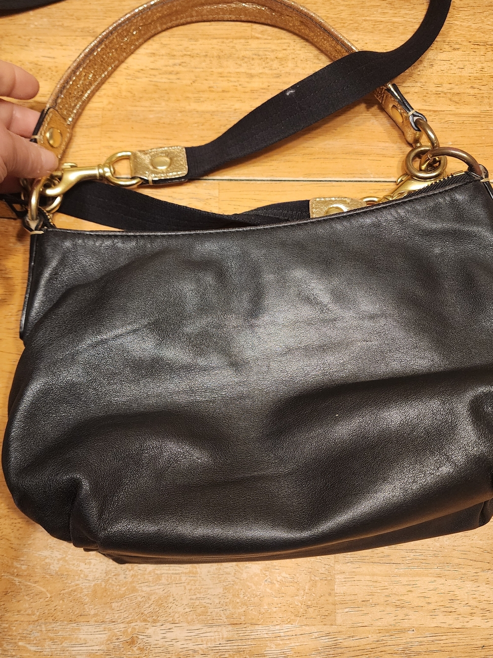 Coach Poppy two-way leather crossbody bag featuring gold-tone hardware - Picture 13 of 16